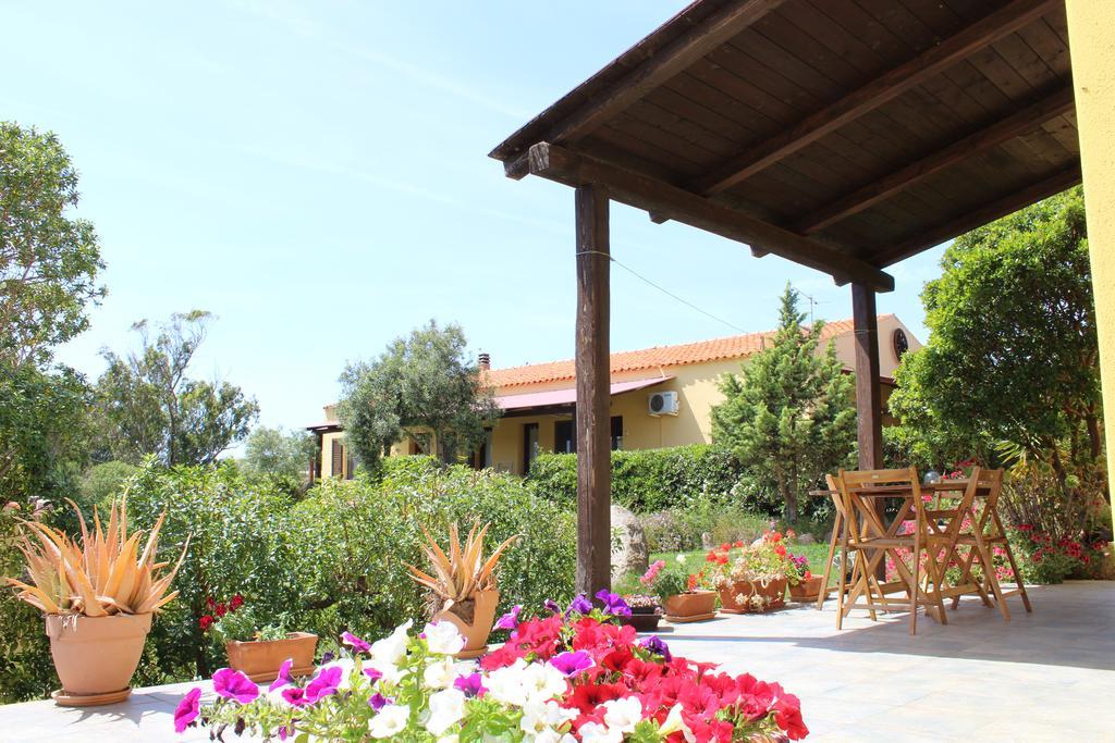 Agriturismo Campesi Casale Tra Le Vigne Aglientu Exterior foto