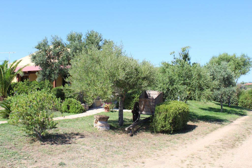 Agriturismo Campesi Casale Tra Le Vigne Aglientu Exterior foto