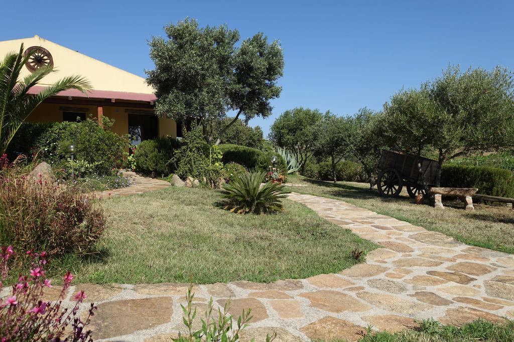 Agriturismo Campesi Casale Tra Le Vigne Aglientu Exterior foto