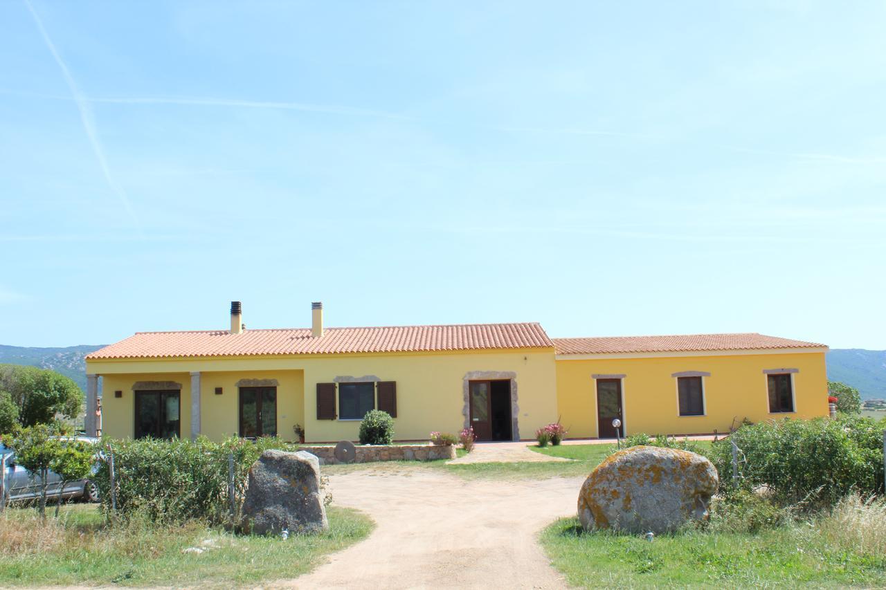 Agriturismo Campesi Casale Tra Le Vigne Aglientu Exterior foto